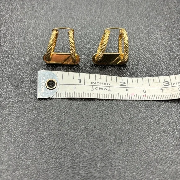 Uniquely Elegant Gold-Tone Cufflinks - Picture 6 of 6